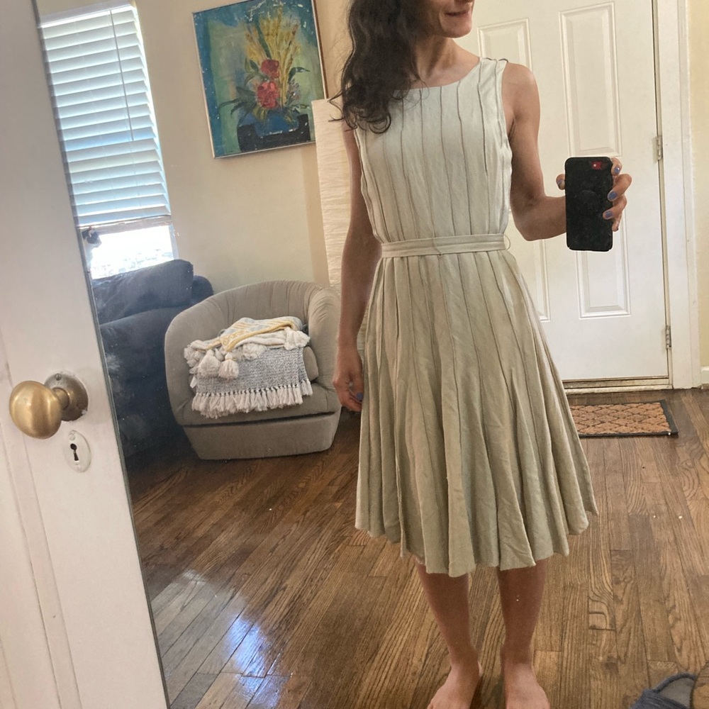 Size 2, fits small - Picture 3 of 5